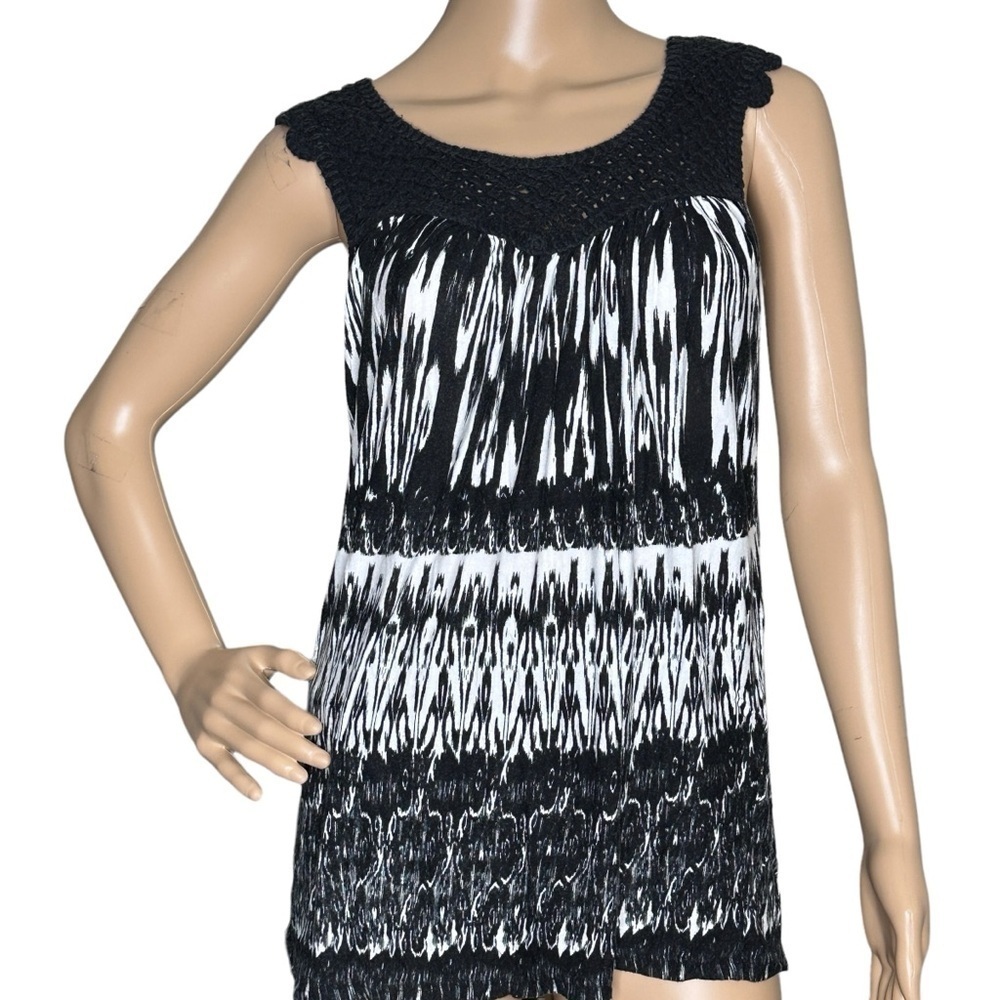 One World black and white tank, medium